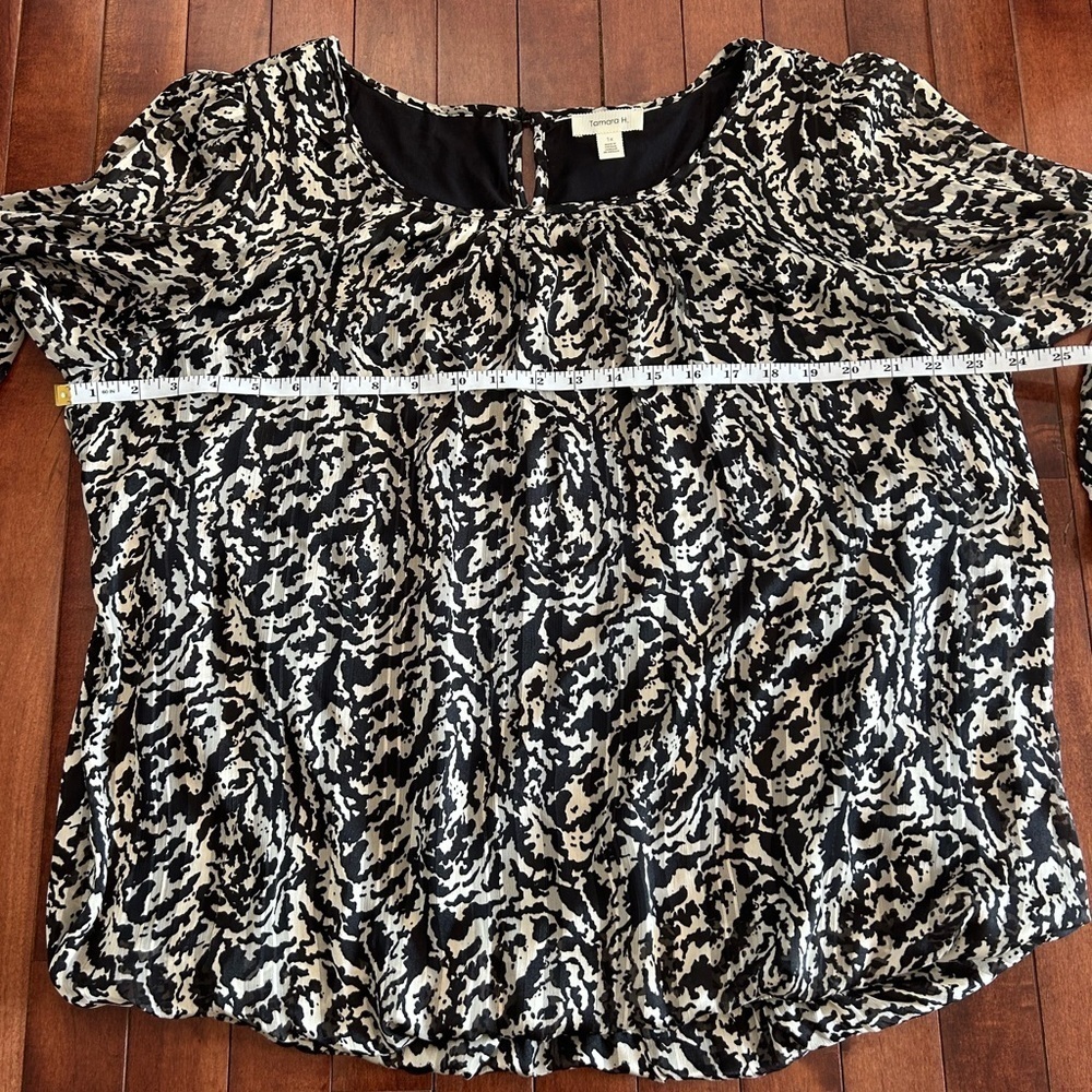 Tamara Black and White Print Bubble Blouse Size 1X - Picture 6 of 10